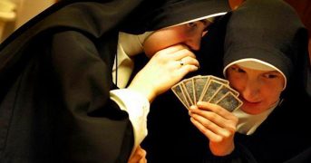 Две монашки из США потратили в казино украденные 500.000$